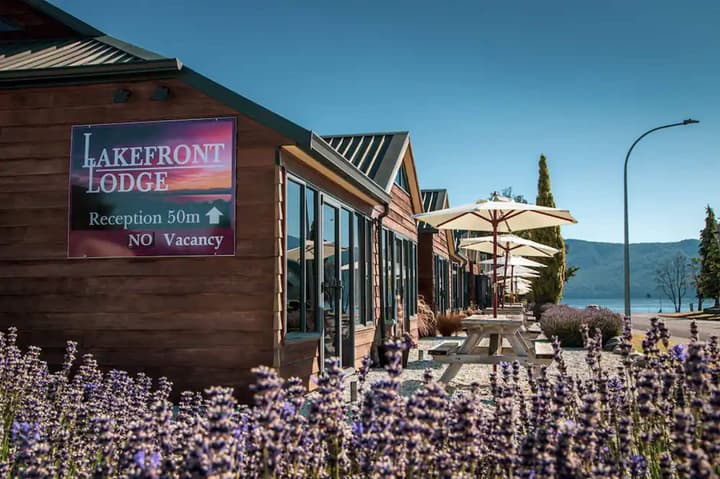 Lakefront Lodge