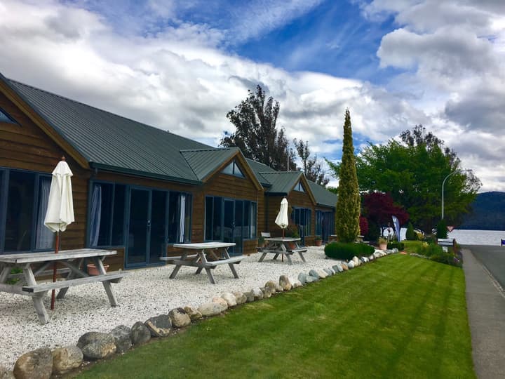 Lakefront Lodge