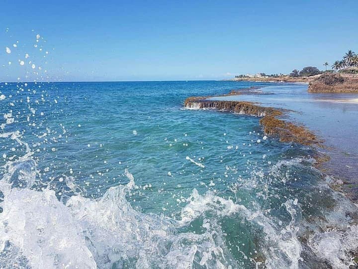 Rock Side Beach Villa