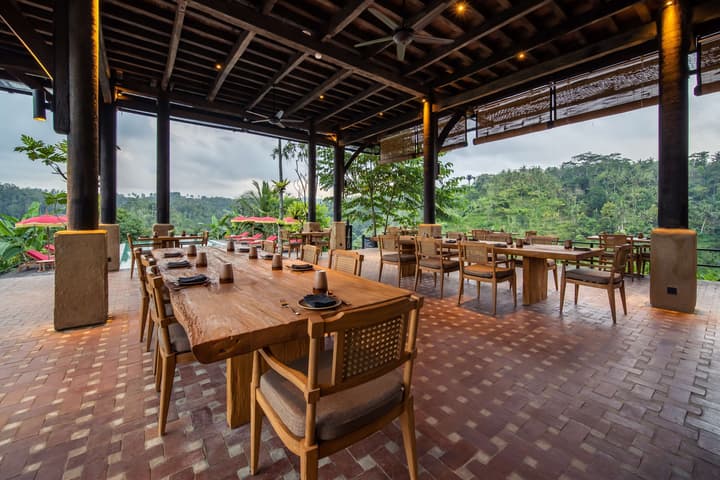 Buahan, A Banyan Tree Escape