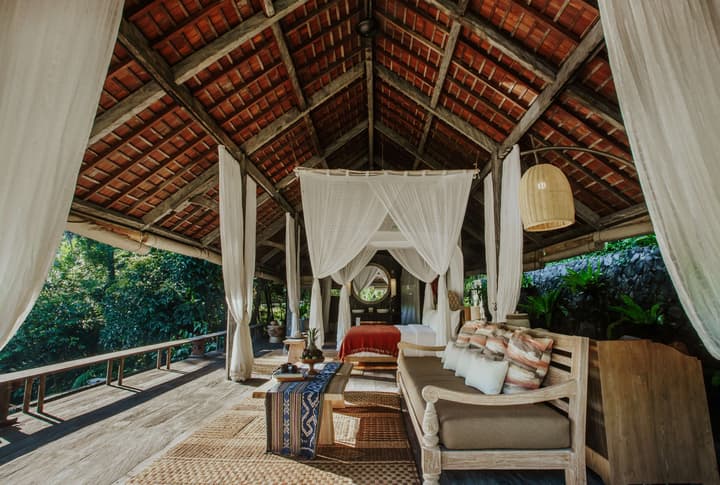 Buahan, A Banyan Tree Escape