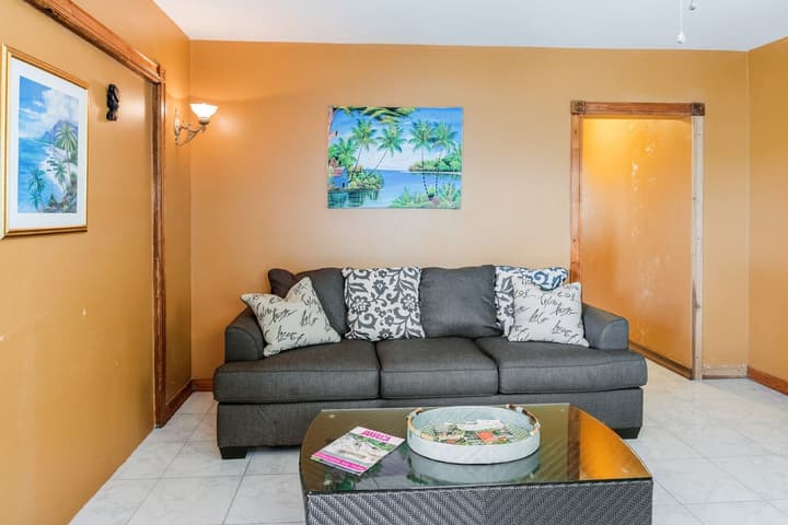 YanceyLargoEstate 2BR Villa w/Mountain Views by RedAwning