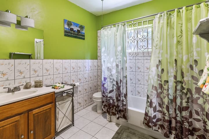 YanceyLargo-6BR Two-Story Estate w/Mountain Views by RedAwning