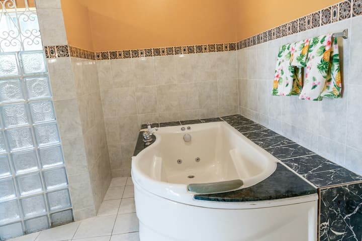 YanceyLargo-6BR Two-Story Estate w/Mountain Views by RedAwning