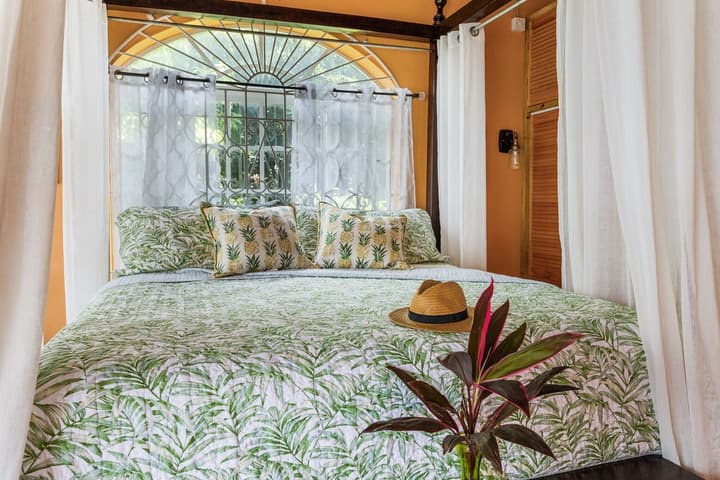 YanceyLargo-6BR Two-Story Estate w/Mountain Views by RedAwning