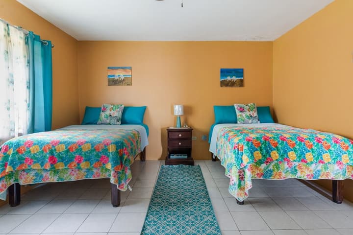 YanceyLargo-6BR Two-Story Estate w/Mountain Views by RedAwning