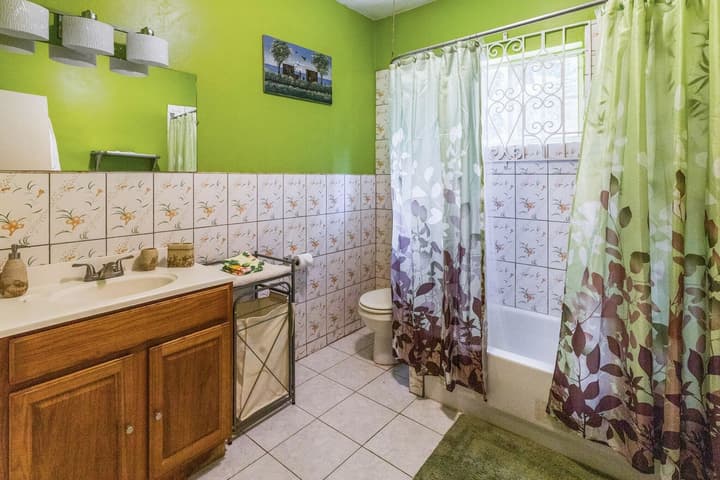 YanceyLargo-6BR Two-Story Estate w/Mountain Views by RedAwning