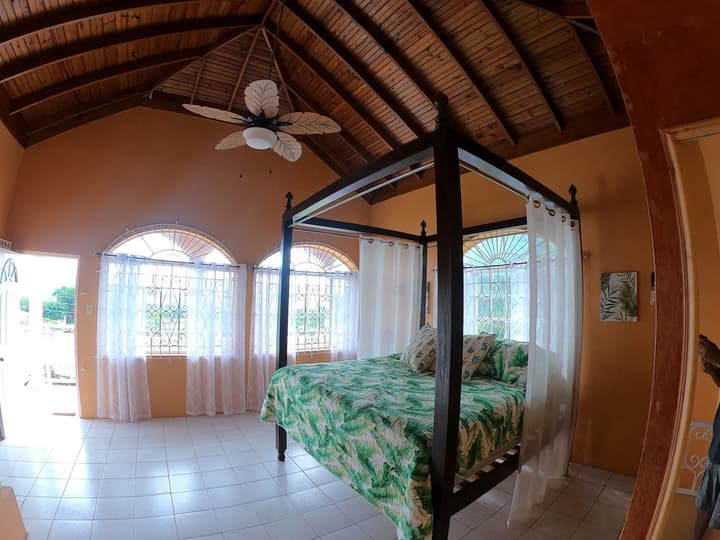 YanceyLargo-6BR Two-Story Estate w/Mountain Views by RedAwning