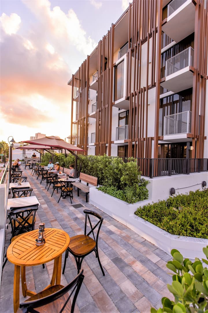 UPSUN HOTEL