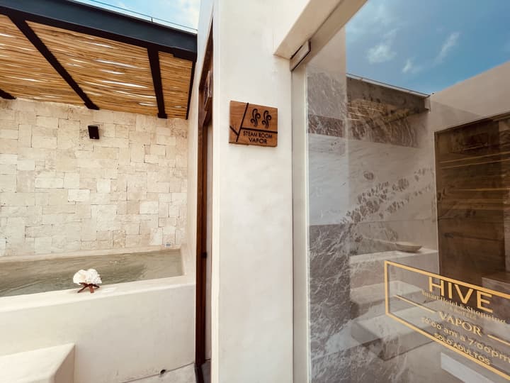 Hive Cancun by G Hotels