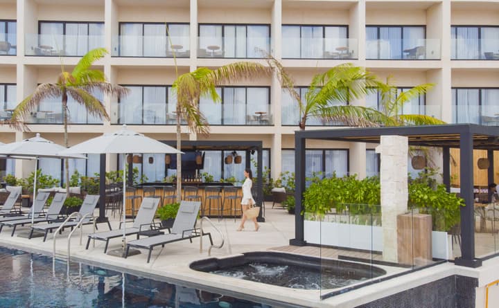 Hive Cancun by G Hotels