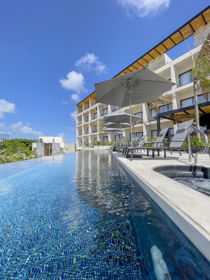 Hive Cancun by G Hotels