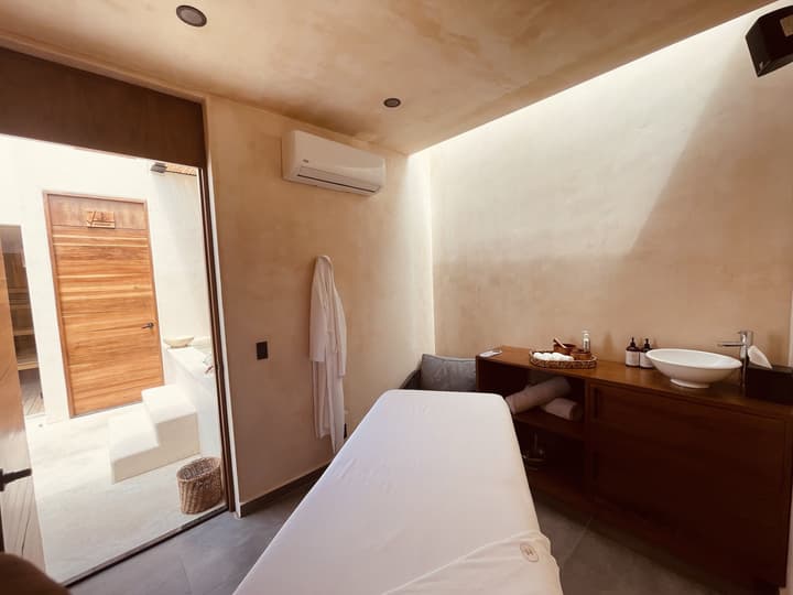 Hive Cancun by G Hotels