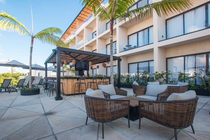 Hive Cancun by G Hotels