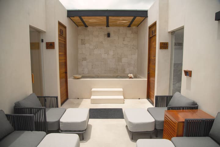 Hive Cancun by G Hotels