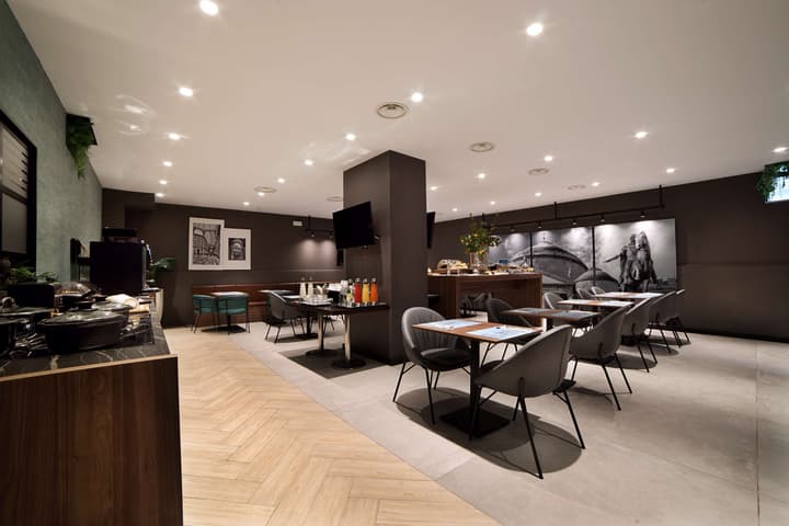 Radisson Hotel Nola Naples