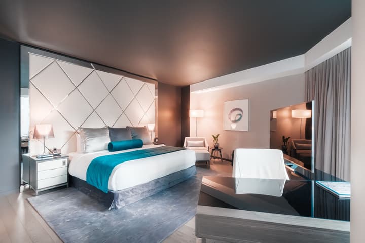 Paradox Vancouver