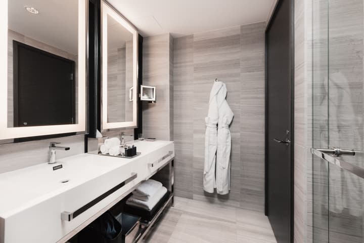 Paradox Vancouver