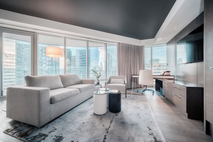 Paradox Vancouver