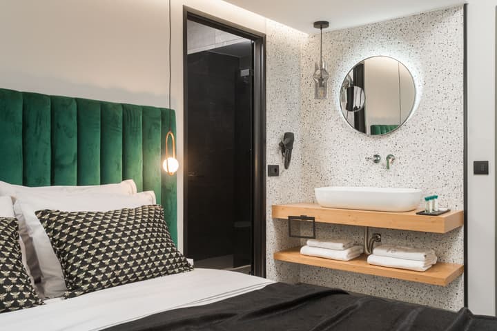 11 Enteka Acropolis Suites