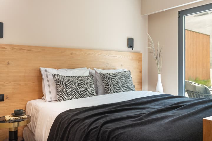 11 Enteka Acropolis Suites