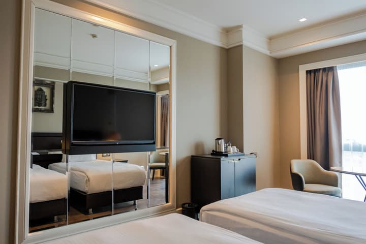 Windsor Hotel & Convention Center