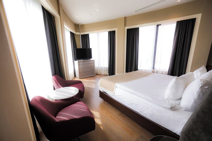 Windsor Hotel & Convention Center