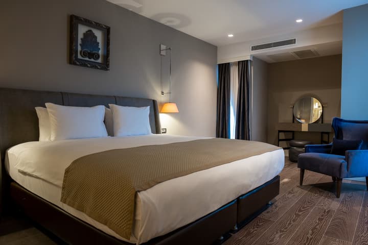 Windsor Hotel & Convention Center