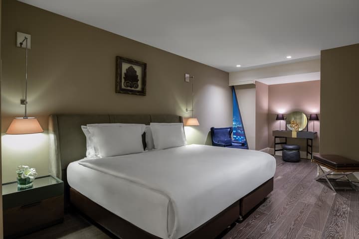 Windsor Hotel & Convention Center