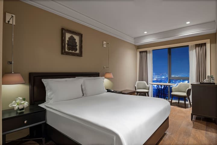 Windsor Hotel & Convention Center