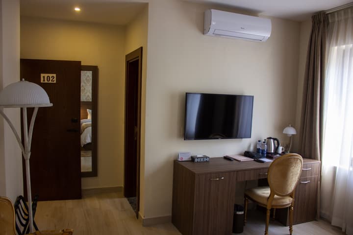Khan Khediwe Hotel