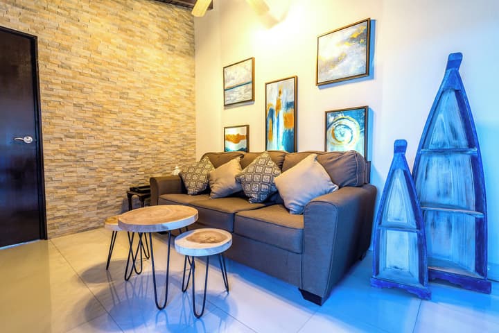 Apartment With Charming Patio+ BBQ Near Beach! Util's