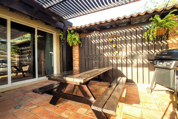 Apartment With Charming Patio+ BBQ Near Beach! Util's