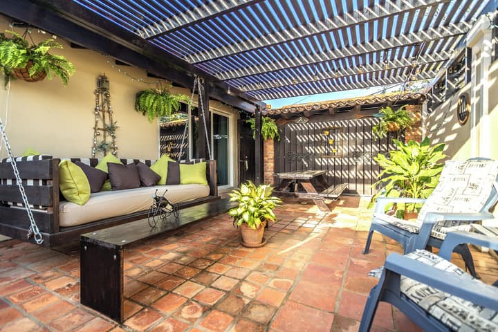 Apartment With Charming Patio+ BBQ Near Beach! Util's