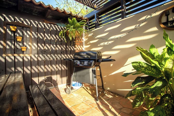 Apartment With Charming Patio+ BBQ Near Beach! Util's