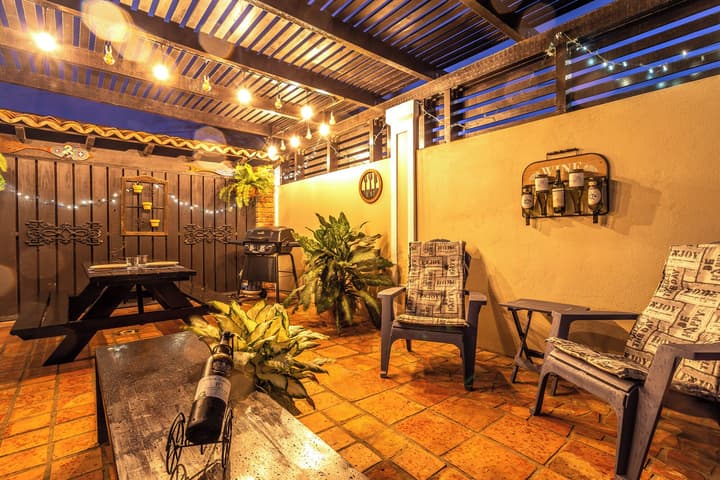 Apartment With Charming Patio+ BBQ Near Beach! Util's