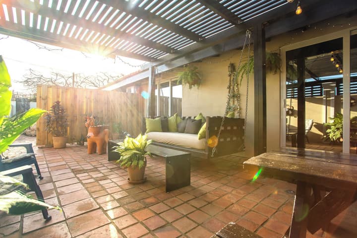 Apartment With Charming Patio+ BBQ Near Beach! Util's
