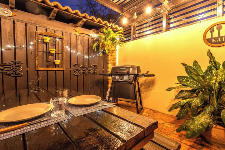 Apartment With Charming Patio+ BBQ Near Beach! Util's