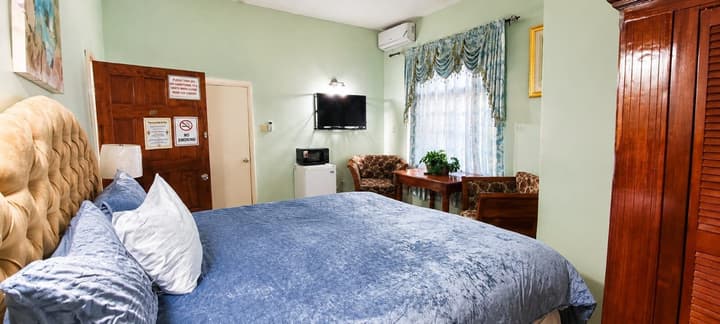 Dela de-Rose Guest House negril Jamaica