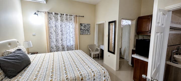 Dela de-Rose Guest House negril Jamaica