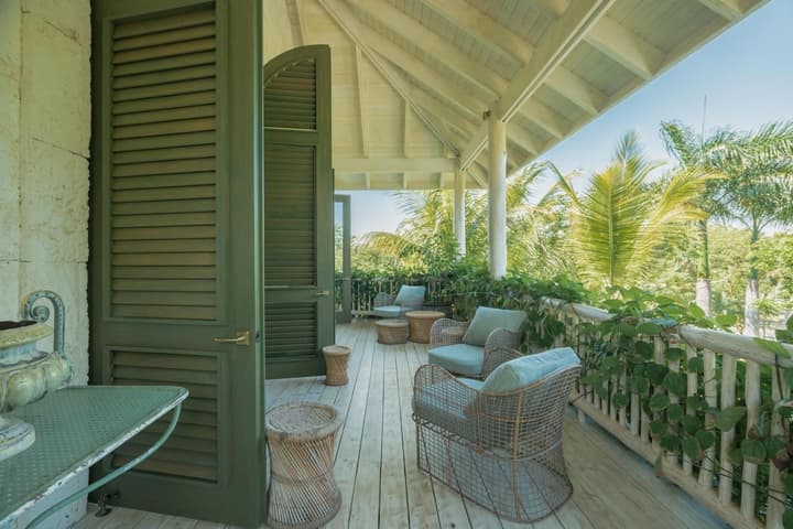 One-of-a-kind Villa With Open Spaces and Amazing Views in Luxury Beach Resort