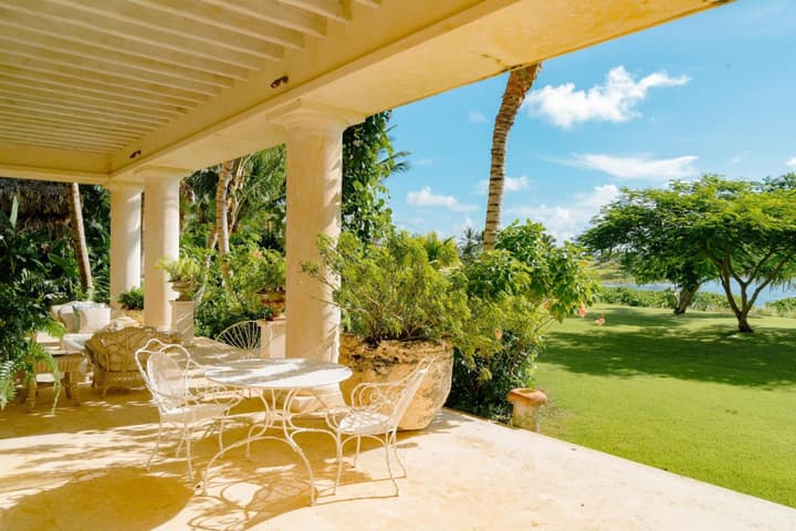 One-of-a-kind Villa With Open Spaces and Amazing Views in Luxury Beach Resort