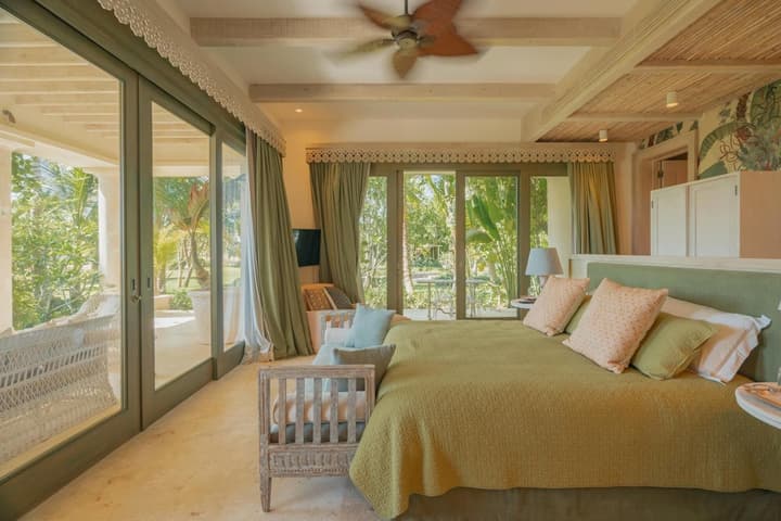 One-of-a-kind Villa With Open Spaces and Amazing Views in Luxury Beach Resort