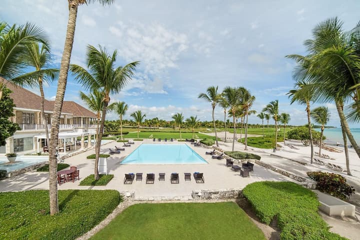 One-of-a-kind Villa With Open Spaces and Amazing Views in Luxury Beach Resort