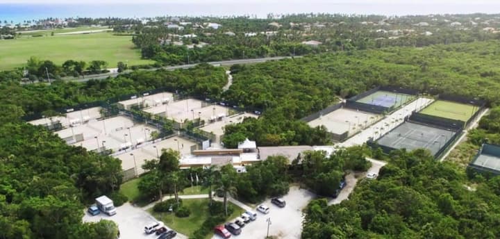 One-of-a-kind Villa With Open Spaces and Amazing Views in Luxury Beach Resort