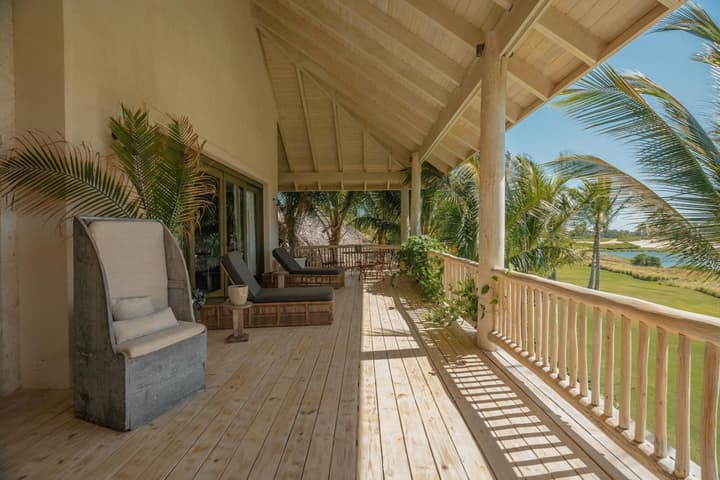 One-of-a-kind Villa With Open Spaces and Amazing Views in Luxury Beach Resort