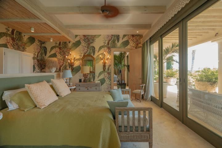 One-of-a-kind Villa With Open Spaces and Amazing Views in Luxury Beach Resort