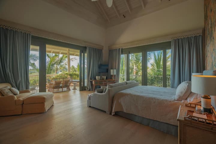 One-of-a-kind Villa With Open Spaces and Amazing Views in Luxury Beach Resort