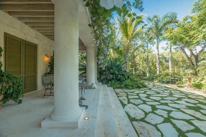 One-of-a-kind Villa With Open Spaces and Amazing Views in Luxury Beach Resort