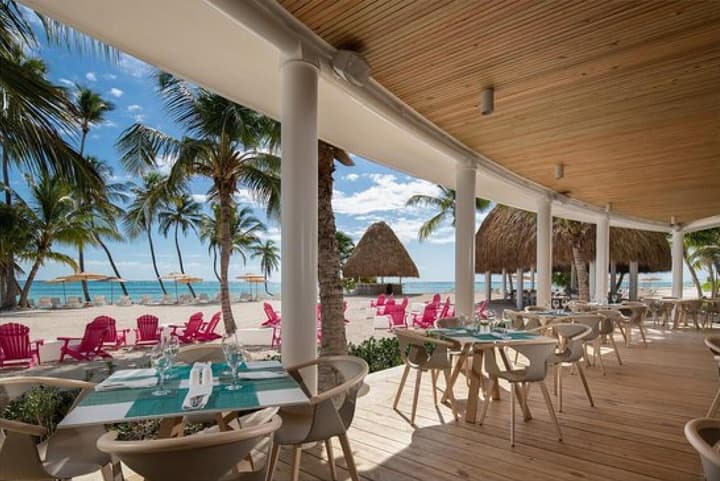 One-of-a-kind Villa With Open Spaces and Amazing Views in Luxury Beach Resort
